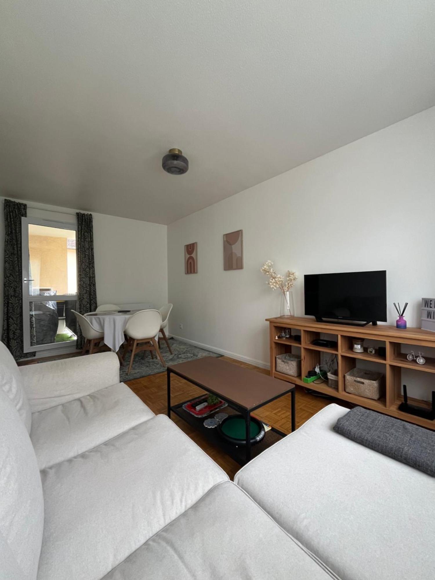 Appartement Cosy Et Confortable Saint-Genis-Laval Exteriör bild